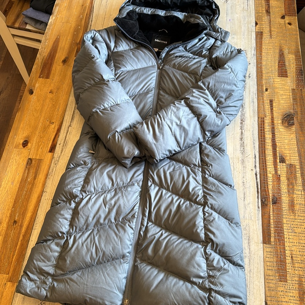 Women’s knee length Marmot grey puff coat, size XS - Picture 2 of 10